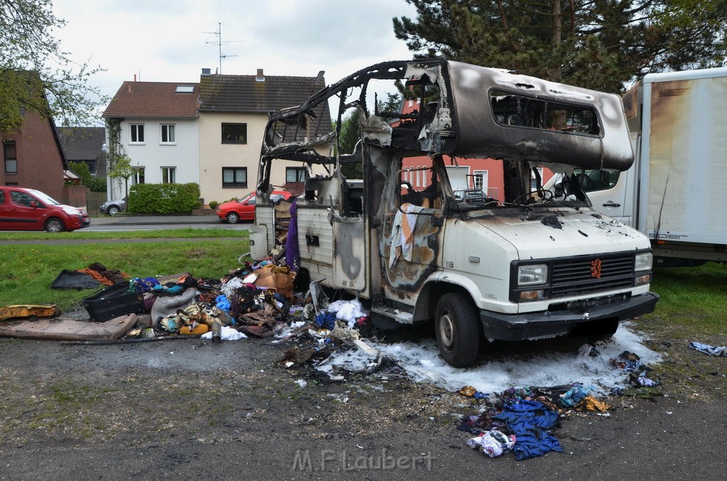 Wohnmobil ausgebrannt Koeln Porz Linder Mauspfad P021.JPG - Miklos Laubert